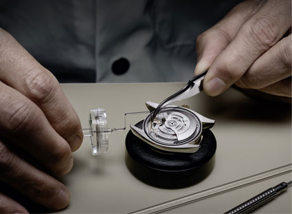 浪琴手表刮花了怎么修复